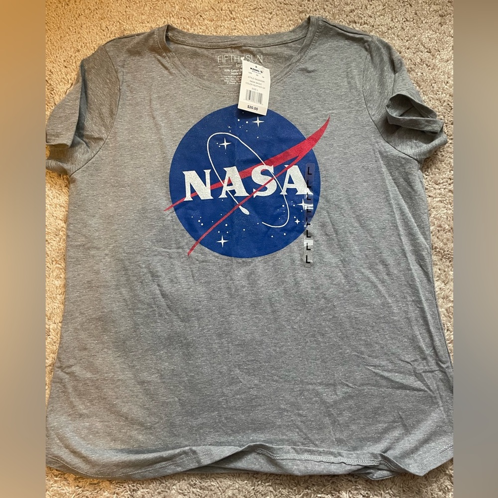 NWT Women’s Fifth Sun NASA t-shirt